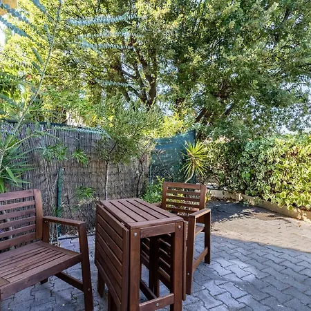 Apartman Superb One Bedroom With Ac And Garden Close To - Dodo Et Tartine